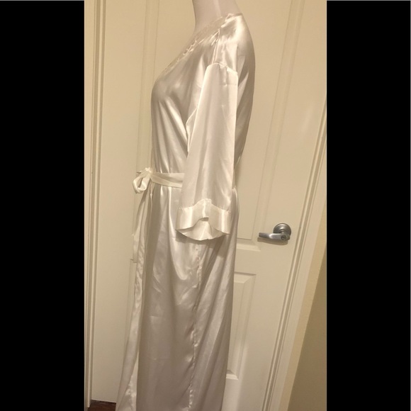 ❤️ Gorgeous white Lace Satin robe with waist tie - Picture 7 of 10